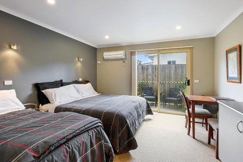Motel Strahan - Rent Accommodation 0