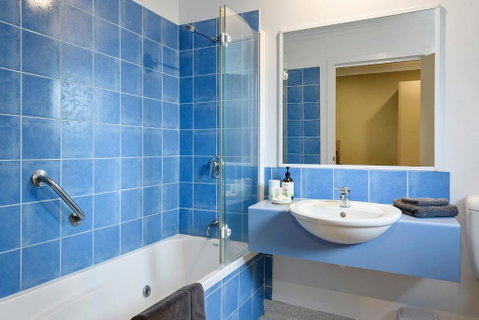 Motel Strahan - Rent Accommodation 3