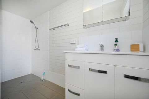 Ocean Breeze At Alex - Rent Accommodation 1