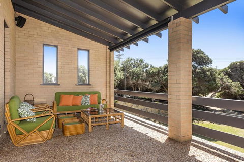 Ocean Close - Spacious Beach House - Rent Accommodation 2
