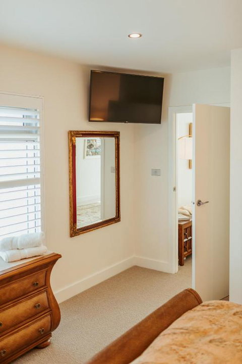ONE Luxury Apartment - Rent Accommodation 3