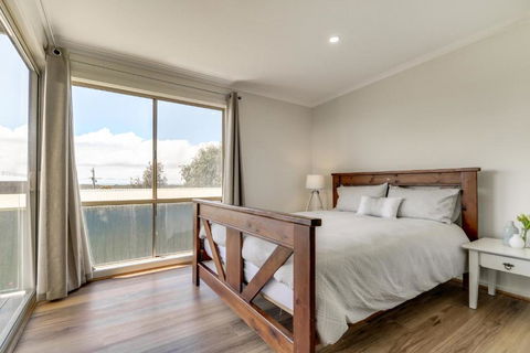 Outlook Views - Rent Accommodation 1