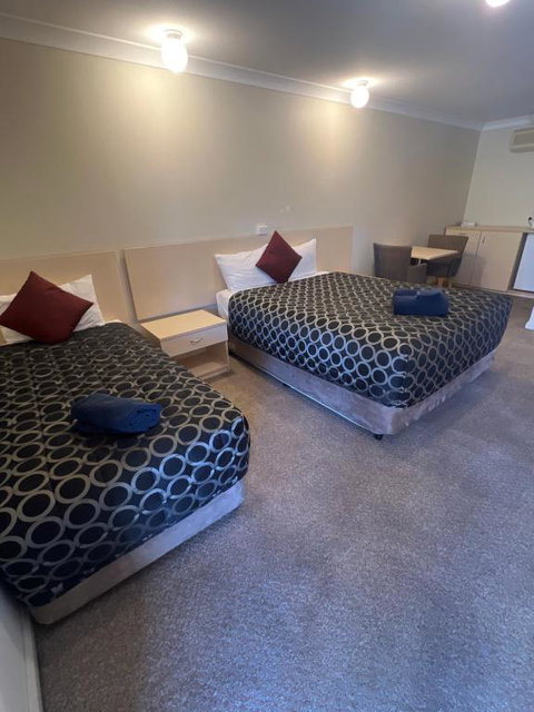 OVERLANDER MOTOR LODGE - Rent Accommodation 2