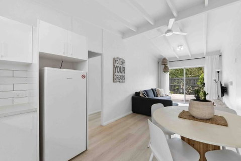 PA2 Stunning Sunshine Beach Apt Pets Welcome - Rent Accommodation 1