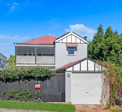 Paddington Cottage - A Classic Queenslander Stay - Rent Accommodation 0