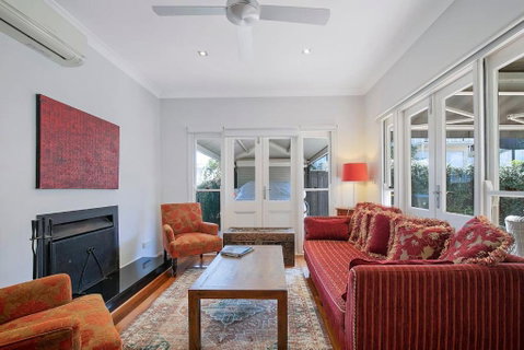 Paddington Cottage - A Classic Queenslander Stay - Rent Accommodation 2