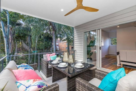Park Avenue Townhouse Retreat Brisbane Sleeps 10 - Rent Accommodation 2