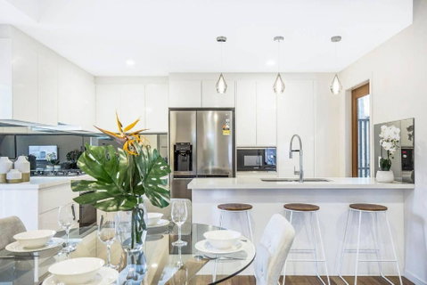 Park Avenue Townhouse Retreat Brisbane Sleeps 10 - Rent Accommodation 1
