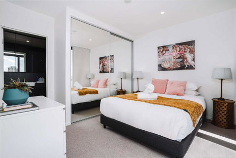 Perfect Located 1-Bed With Great Views & Parking - Rent Accommodation 3