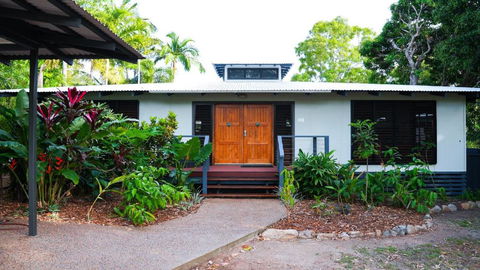 Picnic House, Luxurious Tropical House - Rent Accommodation 0