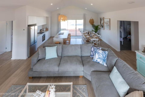 Pina Colada Shack-40 Marina Way - Rent Accommodation 2