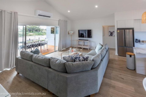 Pina Colada Shack-40 Marina Way - Rent Accommodation 1