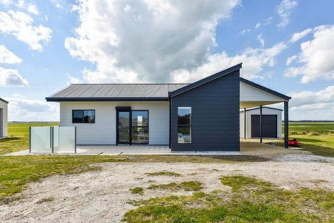 Plovers Rest At Cape Douglas - Rent Accommodation 1