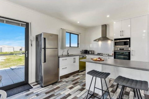 Plovers Rest At Cape Douglas - Rent Accommodation 2