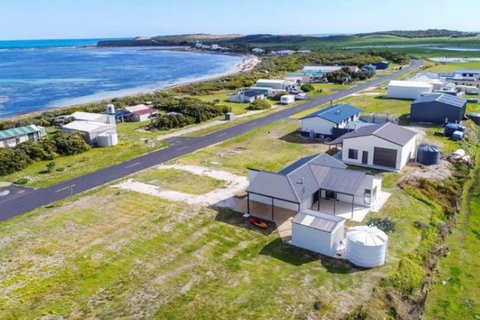 Plovers Rest At Cape Douglas - Rent Accommodation 0