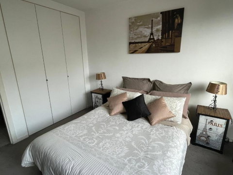 Radiance - Chic Fitzroy Street Apartment - Rent Accommodation 1