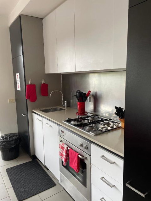 Radiance - Chic Fitzroy Street Apartment - Rent Accommodation 2
