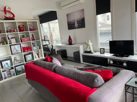 Radiance - Chic Fitzroy Street Apartment - Rent Accommodation 0