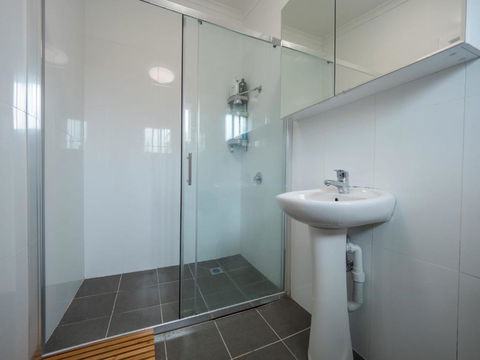 Quaint Double Or Queen Room - Mins To Stations&UNSW - Shared Bathroom - Rent Accommodation 3