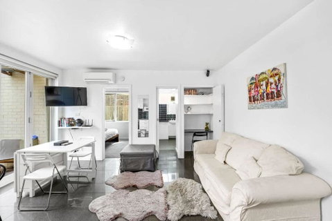 Quiet And Peaceful Beachside 1BR Retreat W Parking - Rent Accommodation 0