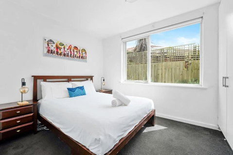 Quiet And Peaceful Beachside 1BR Retreat W Parking - Rent Accommodation 2