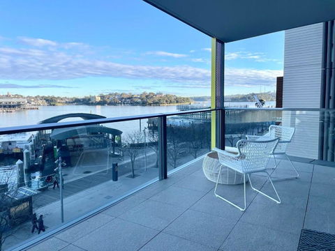 RARE Luxury Waterfront Living - Rent Accommodation 1