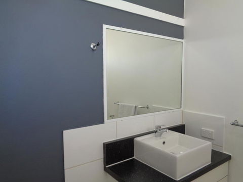 Aspley Sunset Motel - Rent Accommodation 3