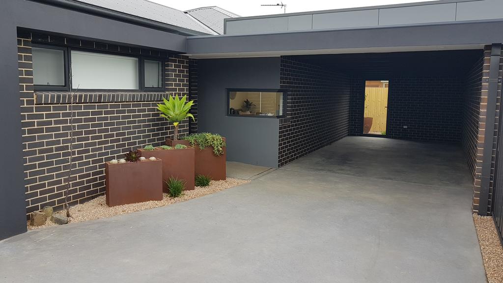 Sale VIC Rent Accommodation