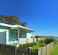 Aurora Beachfront Cottage - Rent Accommodation