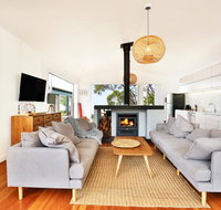 Ayana Beach House - Pet Friendly - Opposite Beach - Rent Accommodation