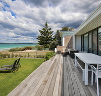 Azure Absolute Beachfront - Pet Friendly - Rent Accommodation