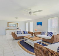 Azure Waters - perfectly positioned with ocean views - Rent Accommodation