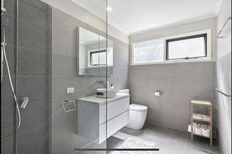 Bay Views Lorne - Rent Accommodation 3