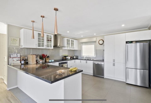 Bay Views Lorne - Rent Accommodation 2