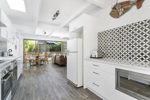 Beach Break On Hardy - Walk To Foreshore - Rent Accommodation 2