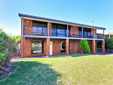 Beach House At Moana - Rent Accommodation 1