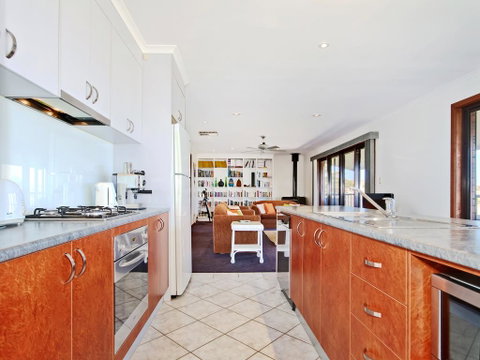 Beach House At Moana - Rent Accommodation 2