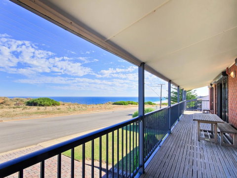 Beach House At Moana - Rent Accommodation 0