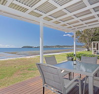 Beached Inn' 93 Foreshore Drive - Spacious beach front house - Rent Accommodation