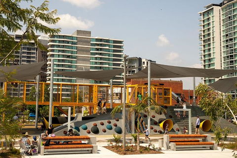 Rivello Apartments - Free Secure Car Park, 6km To City, Ferry Terminal, Eat Street, Rooftop Pool, Sauna, Portside Dinning - Rent Accommodation 3