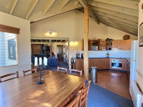 Red Robin - Rent Accommodation 3
