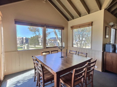 Red Robin - Rent Accommodation 2