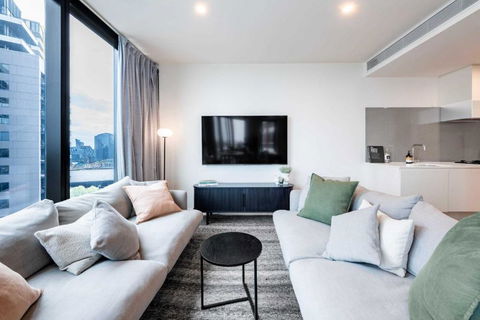 Resort Style Living 2 Bed Apt With Pool BBQ - Rent Accommodation 0