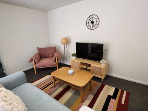 Retro Rose St Kilda Mansions - Rent Accommodation 0