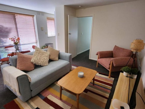 Retro Rose St Kilda Mansions - Rent Accommodation 1