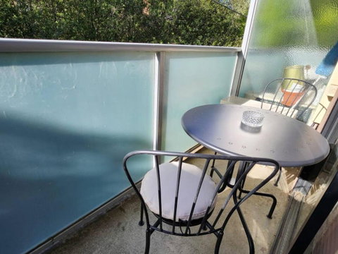 Retro Rose St Kilda Mansions - Rent Accommodation 2