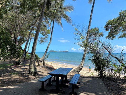 Ribbons Beachfront Apartments Clifton Beach - Rent Accommodation 3