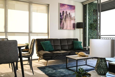 River View Apartment In Brisbane With Parking - Rent Accommodation 0