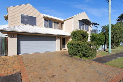 Riverside Views Hawks Nest - Rent Accommodation 0