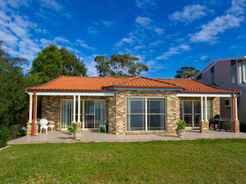Salamander Beach Front - Rent Accommodation 1